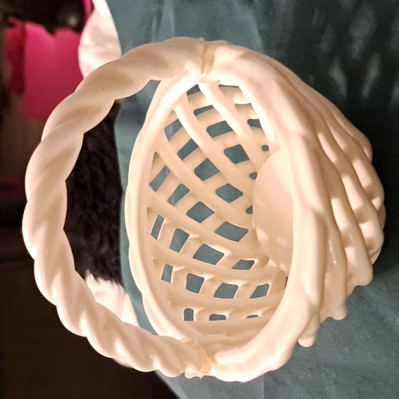 Ceramic basketweave bowl - Picture 2 of 2